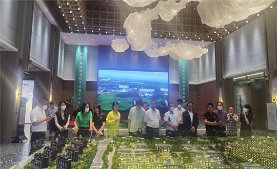 5. 双阳区区委书记陪同吉林陕西商会一行至康养合作公司参观调查_副本.jpg