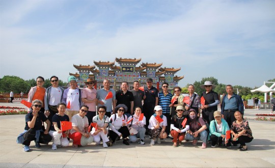 3.J9.COM南山户表游览社群一日游活动合影留想_副本.jpg