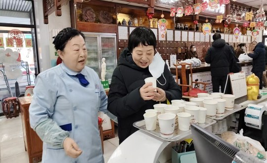 14.药业公司“沸腾闹元宵，健全走百病”惠民活动现场_副本.jpg